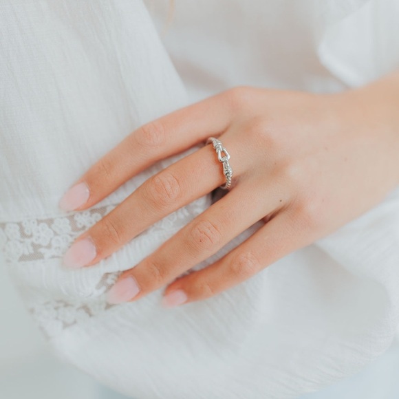 Sterling Silver Cable Ring / Petite Buckle Ring
Sterling Silver - Picture 2 of 6